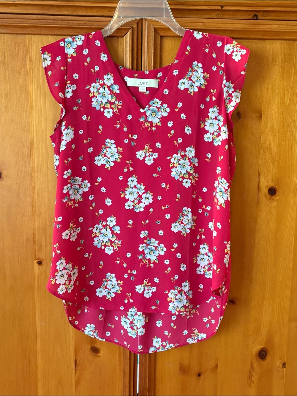 LOFT Red Floral V-Neck Sleeveless Blouse